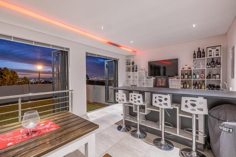 4 Bedroom Property for Sale in Kaapsig Western Cape